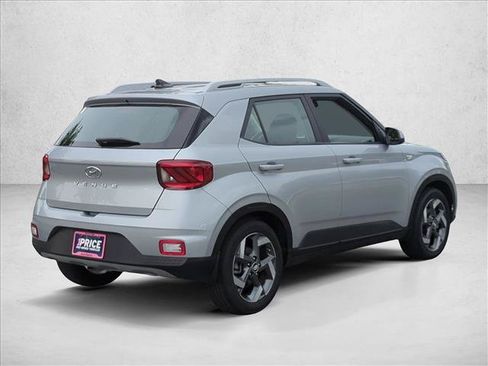 Used 2022 Hyundai Venue SEL FWD image 5