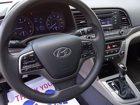 Used 2017 Hyundai Elantra SE image 23