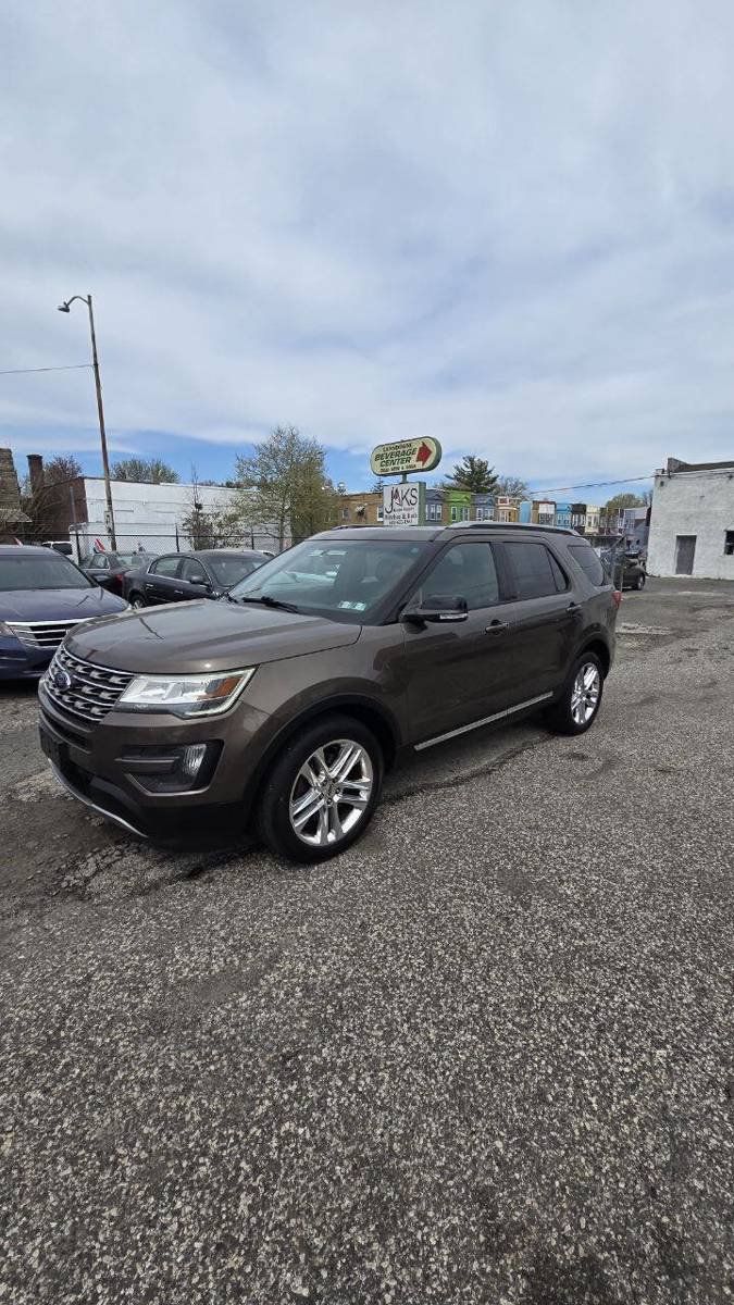 Used 2016 Ford Explorer XLT w/ Equipment Group 202A AWD/4WD image 1