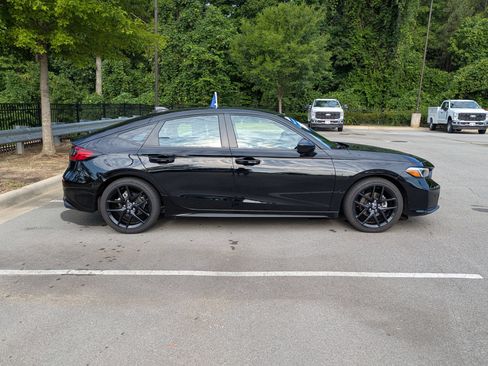 Used 2025 Honda Civic Sport image 3