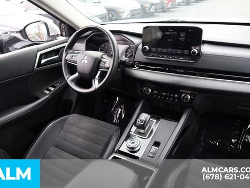 Used 2024 Mitsubishi Outlander SE image 25