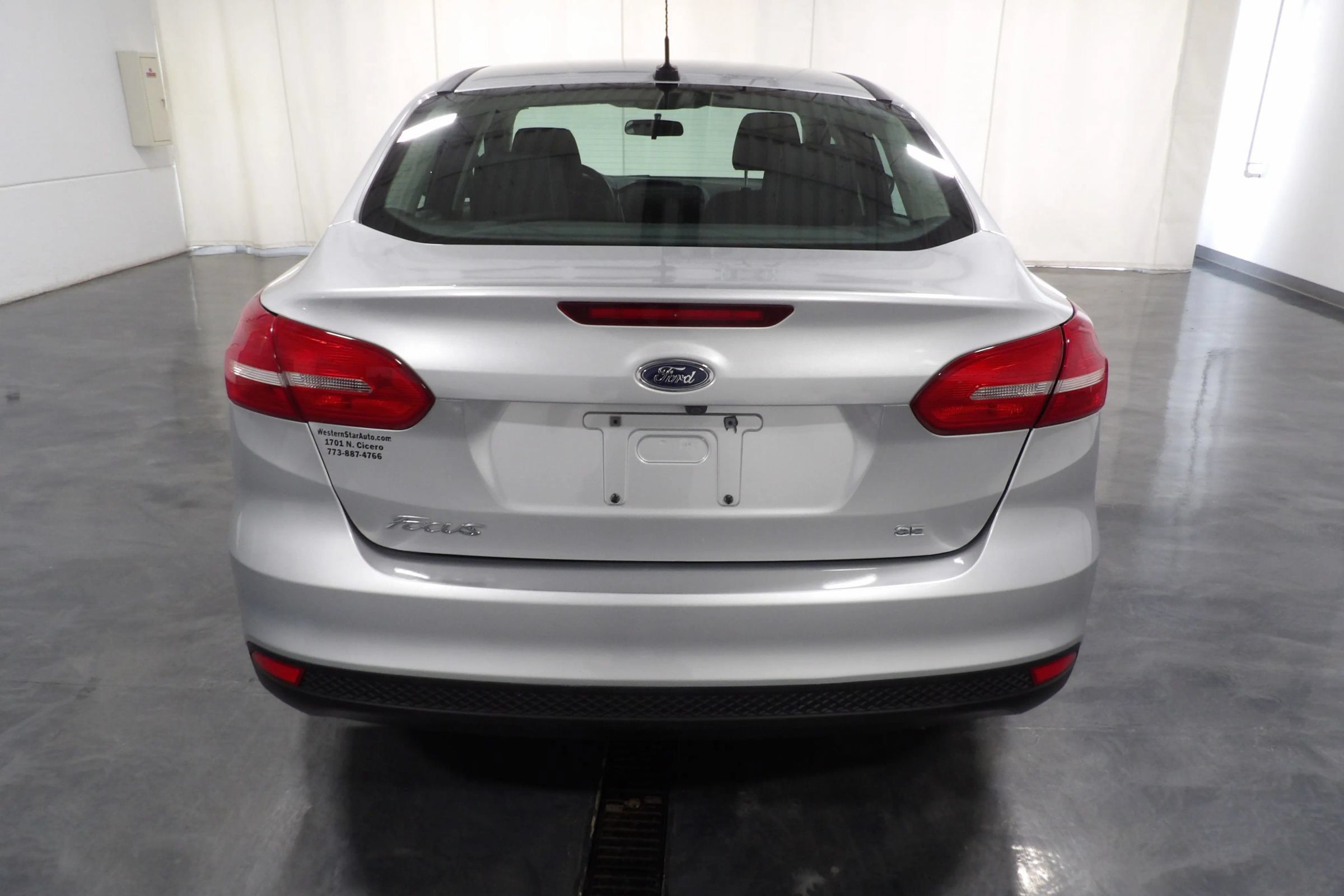 Used 2018 Ford Focus SE FWD image 4