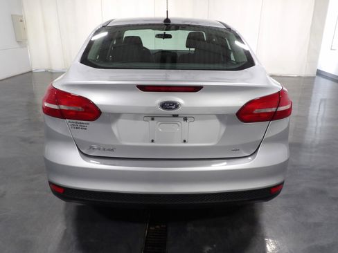 Used 2018 Ford Focus SE FWD image 4