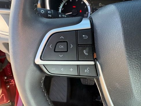 Used 2024 Toyota Highlander XLE AWD/4WD image 15