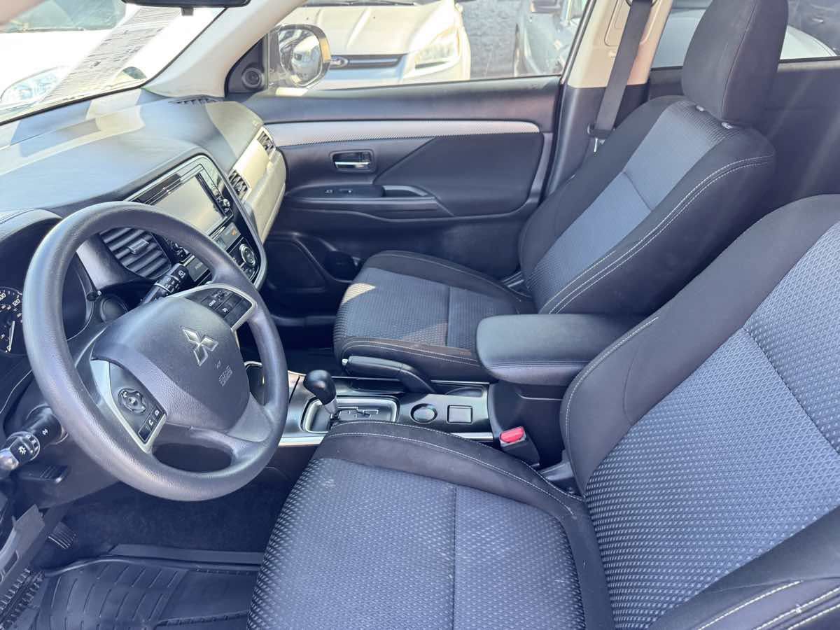 Used 2018 Mitsubishi Outlander ES FWD image 37
