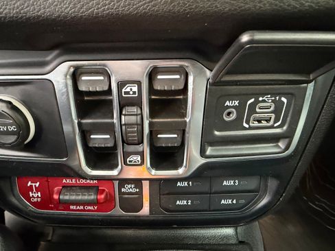 Used 2024 Jeep Wrangler Willys image 17