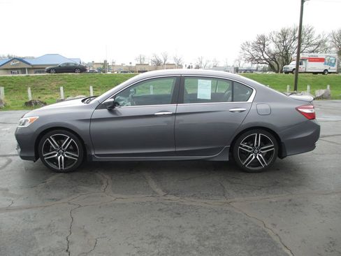 Used 2017 Honda Accord Sport image 8