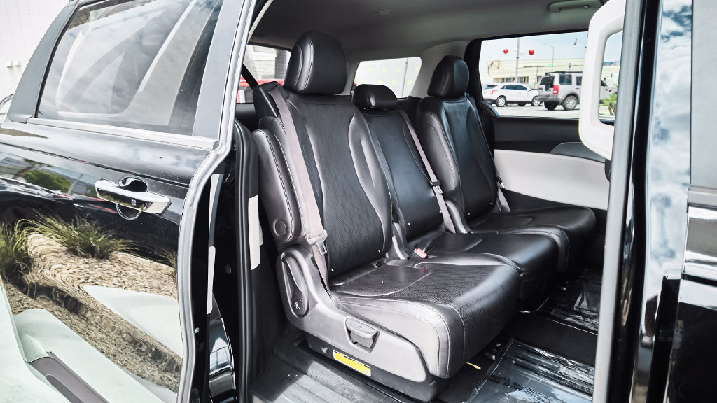 Used 2022 Kia Carnival LX FWD image 10