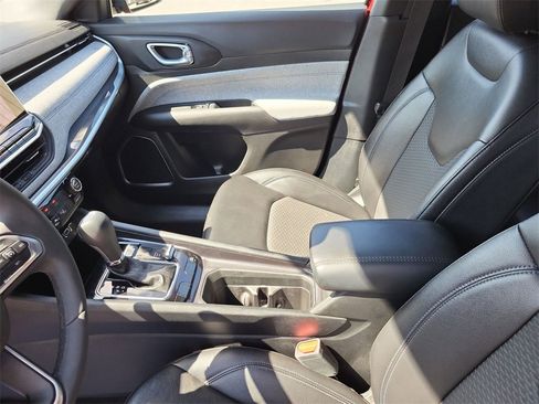 Used 2024 Jeep Compass Latitude image 21