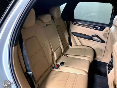 Certified 2019 Porsche Cayenne S AWD/4WD image 23