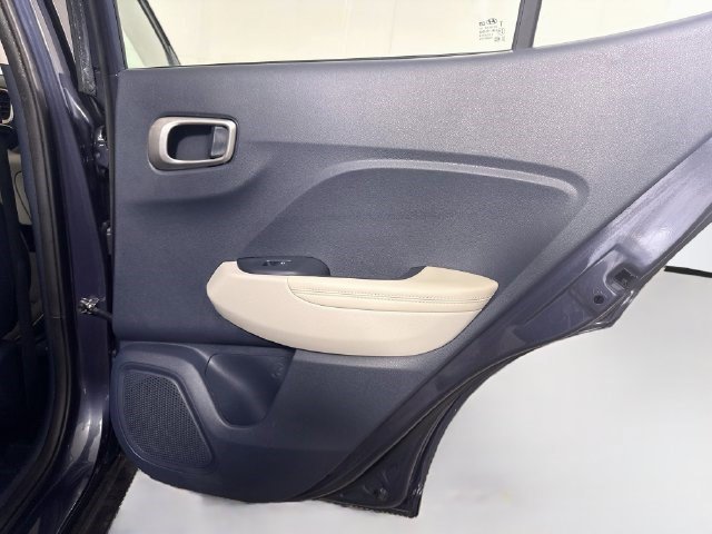 Used 2024 Hyundai Venue Limited FWD image 27