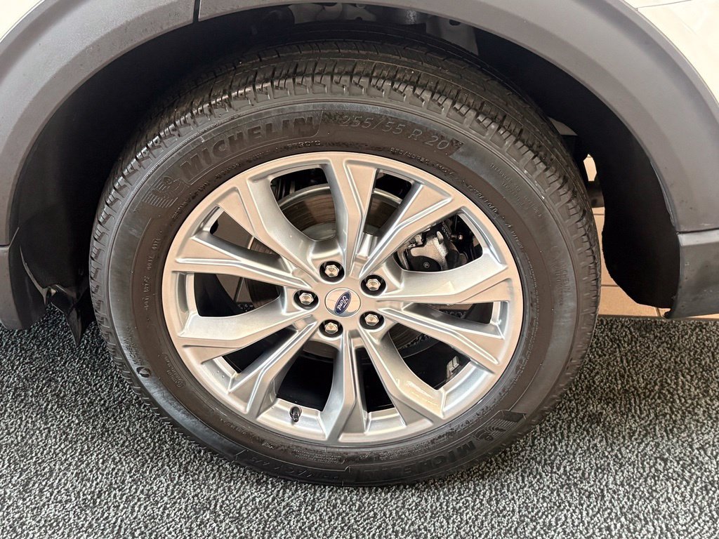 Used 2024 Ford Explorer XLT w/ Equipment Group 202A AWD/4WD image 12