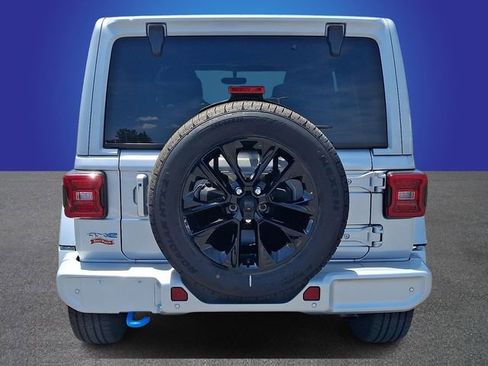 Used 2023 Jeep Wrangler Unlimited Sahara AWD/4WD image 5