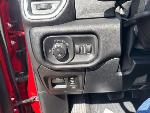 New 2026 RAM 1500 4x4 Crew Cab image 17