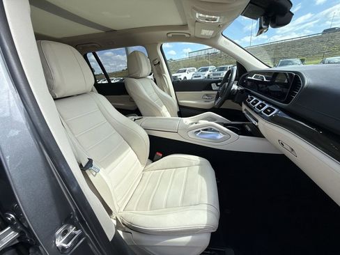 Used 2022 Mercedes-Benz GLS 580 4MATIC image 16