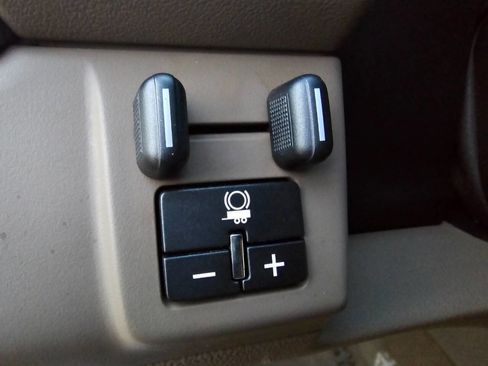 Used 2015 GMC Yukon SLT w/ HD Trailering Package image 25