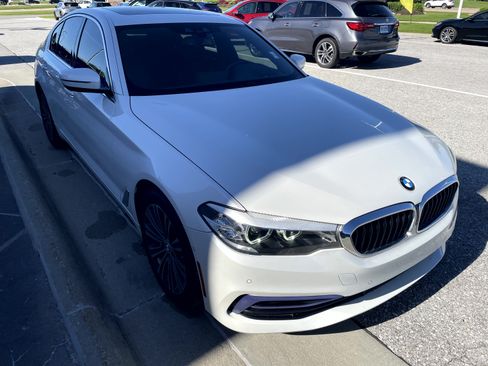 Used 2019 BMW 530i xDrive w/ Premium Package AWD/4WD image 2