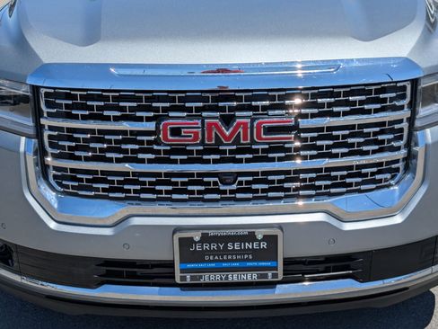 Used 2023 GMC Acadia Denali w/ Denali Ultimate Package AWD/4WD image 9