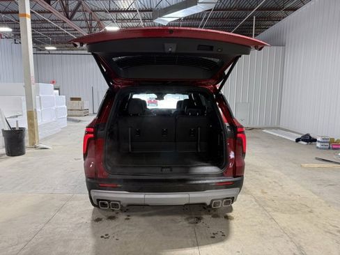 New 2026 Chevrolet Traverse Z71 w/ LPO, Floor Liner Package image 34