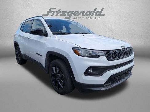 Used 2025 Jeep Compass Latitude w/ Convenience Group AWD/4WD image 1