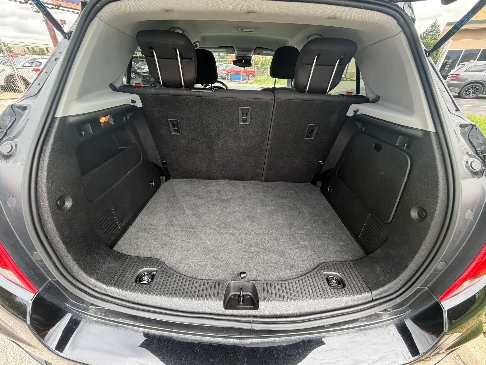 Used 2020 Chevrolet Trax LT FWD image 13