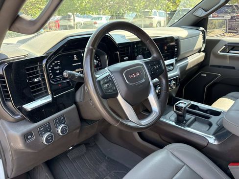 Used 2022 GMC Sierra 1500 SLT w/ SLT Premium Plus Package AWD/4WD image 18
