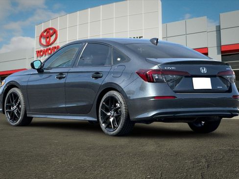 Used 2025 Honda Civic Sport image 5
