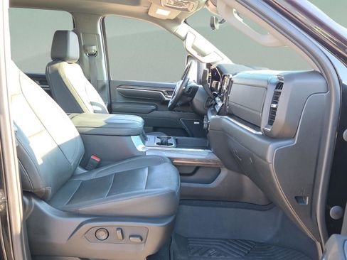 Used 2024 Chevrolet Silverado 2500 LTZ w/ LTZ Premium Package image 19