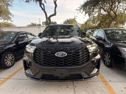 Used 2025 Ford Explorer ST-Line w/ Premium Package RWD image 3