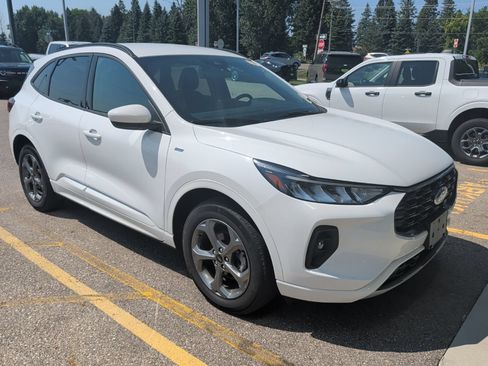 Used 2023 Ford Escape ST-Line Select AWD/4WD image 7
