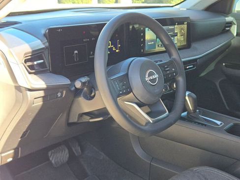 Certified 2025 Nissan Kicks SV image 10