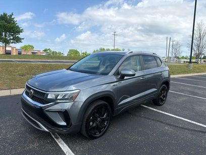 Used 2022 Volkswagen Taos SE w/ Panoramic Sunroof Package