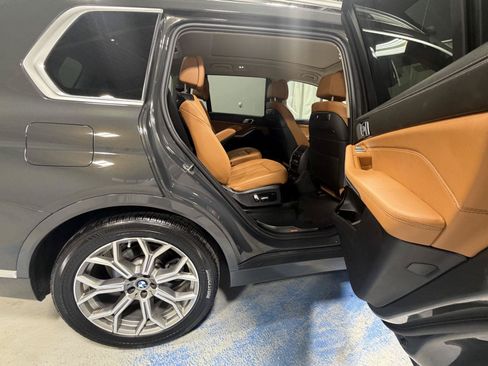 Used 2024 BMW X7 xDrive40i w/ Premium Package AWD/4WD image 8