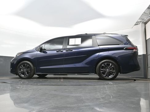 Used 2025 Toyota Sienna XSE w/ XSE Plus Package AWD/4WD image 31