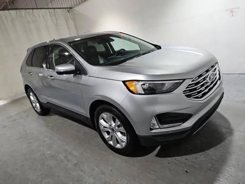 Used 2022 Ford Edge Titanium AWD/4WD image 2