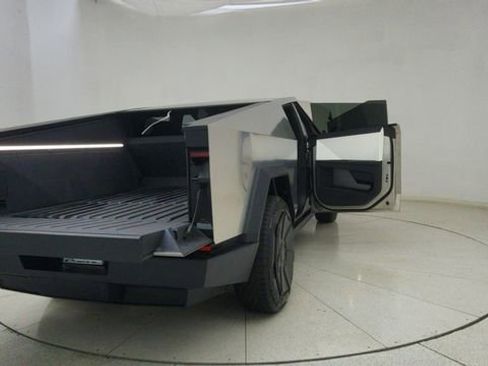 Used 2024 Tesla Cybertruck AWD Crew Cab image 71