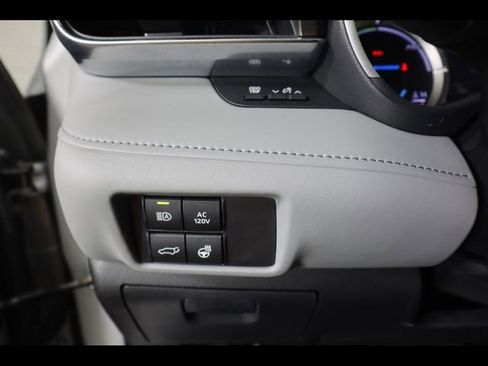 Used 2022 Toyota Highlander Limited image 19