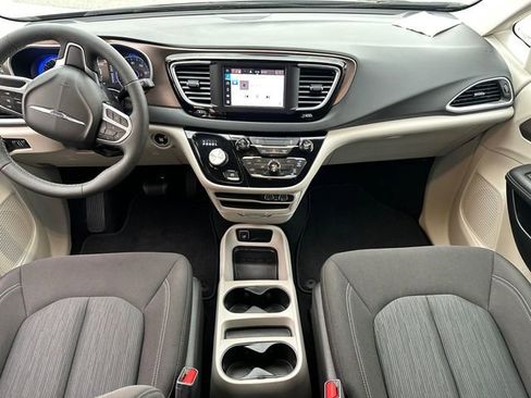 Used 2024 Chrysler Voyager LX image 18
