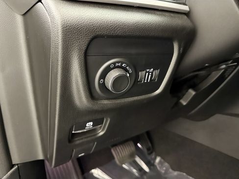 Used 2024 Jeep Grand Cherokee Laredo X RWD image 10