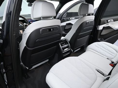 Certified 2024 BMW X7 xDrive40i w/ M Sport Package AWD/4WD image 31