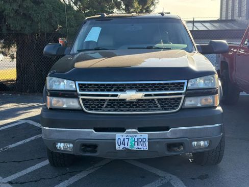 Used 2005 Chevrolet Silverado 3500 LT w/ Heavy-Duty Power Package image 6