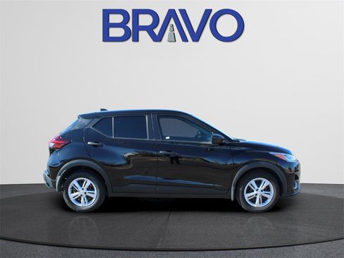 Used 2024 Nissan Kicks S image 4