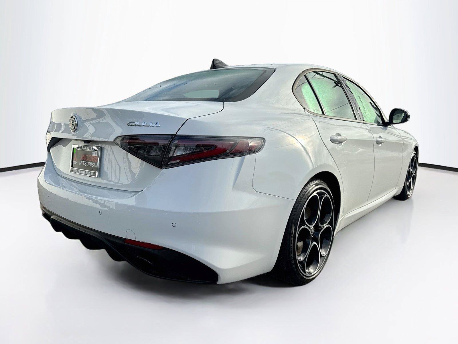Used 2025 Alfa Romeo Giulia w/ Driving Assist Package RWD image 5