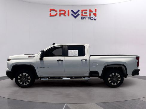Used 2024 Chevrolet Silverado 2500 Custom w/ Custom Value Package AWD/4WD image 2