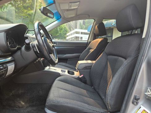 Used 2011 Subaru Outback 2.5i Premium AWD/4WD image 20
