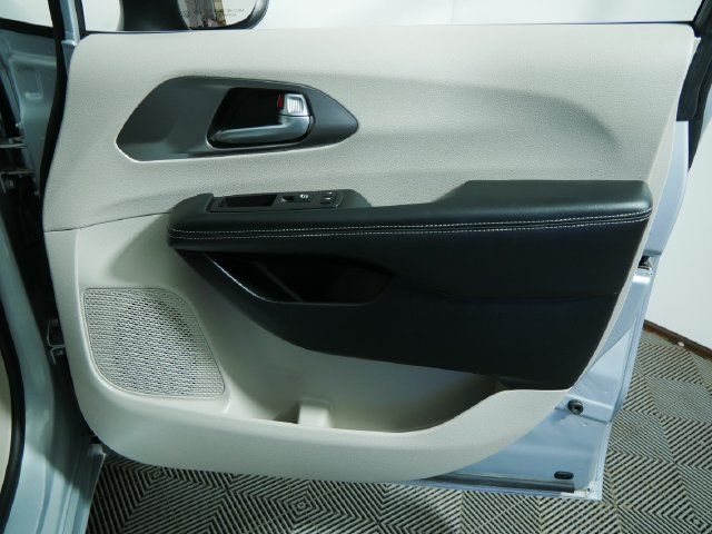 Certified 2023 Chrysler Pacifica Touring-L w/ Uconnect Theater Family Group AWD/4WD image 11