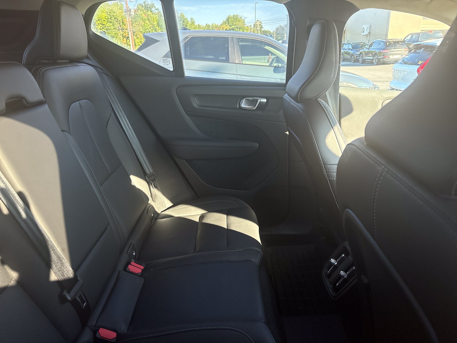 Used 2024 Volvo XC40 B5 Plus w/ Climate Package AWD/4WD image 7