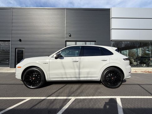 New 2026 Porsche Cayenne E-Hybrid image 2