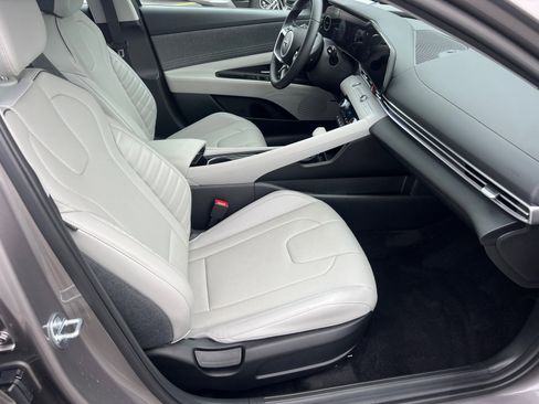 Certified 2023 Hyundai Elantra Limited FWD image 14