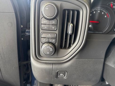 Used 2021 Chevrolet Silverado 1500 Custom Trail Boss AWD/4WD image 15